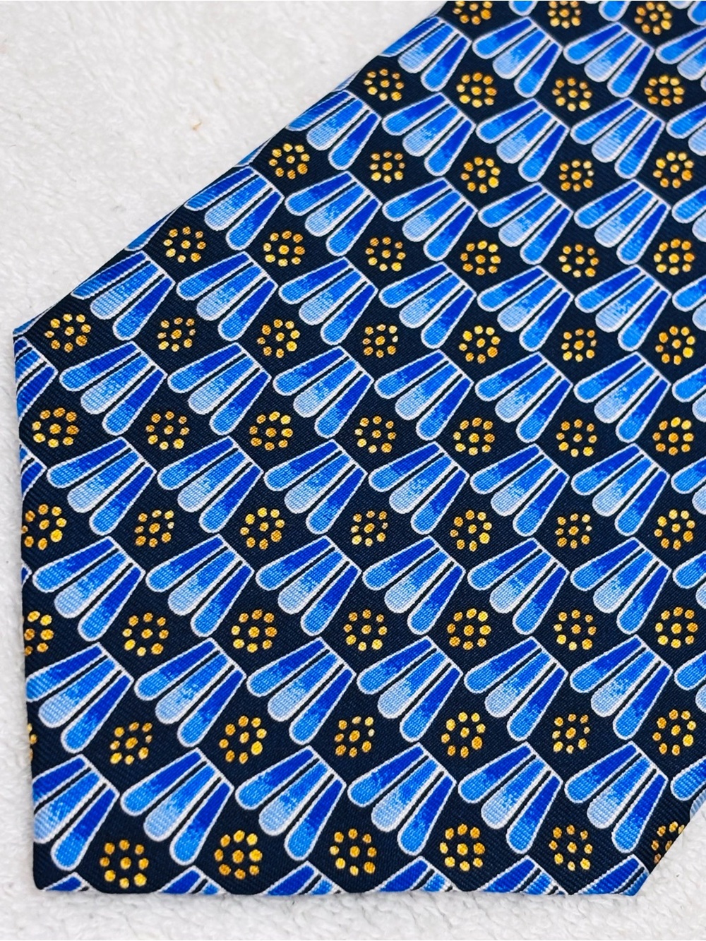 Brand New Vintage Tie By The Metropolitan Museum Of Art - 3 3/4 Inches Wide